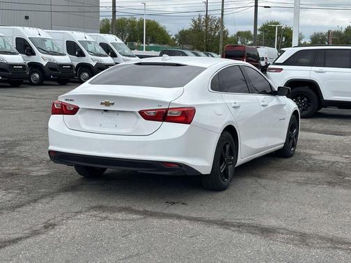 Summit White 2023 Chevrolet Malibu LT