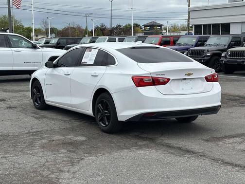 Summit White 2023 Chevrolet Malibu LT