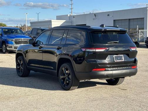 2025 Jeep Grand Cherokee L Laredo