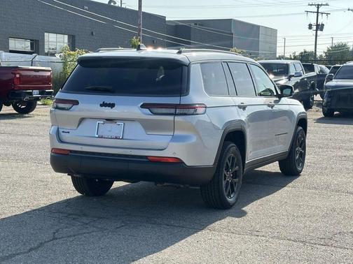 Silver Zynith 2026 Jeep Grand Cherokee L Laredo
