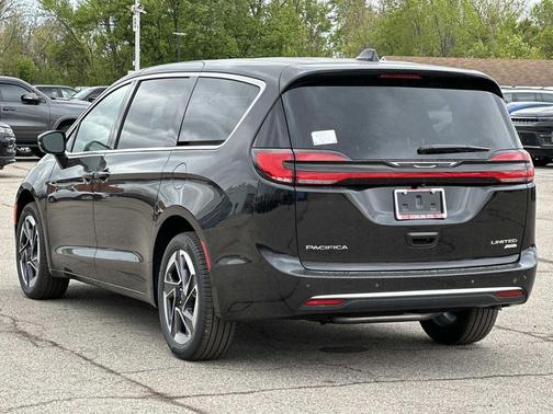 Diamond 2027 Chrysler Pacifica LIMITED