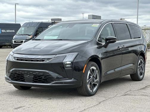 Diamond 2027 Chrysler Pacifica LIMITED