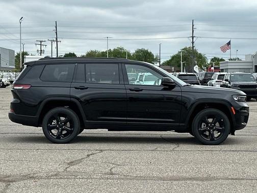 2025 Jeep Grand Cherokee L Laredo