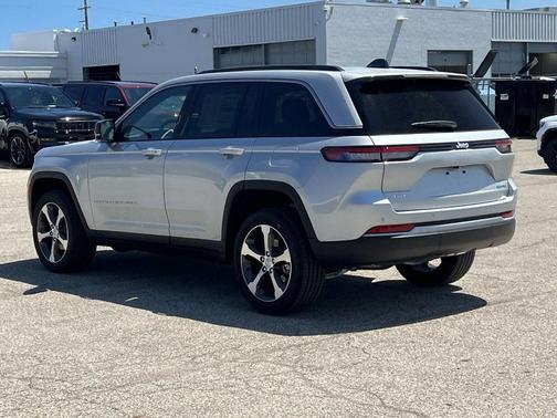 Silver 2026 Jeep Grand Cherokee Limited