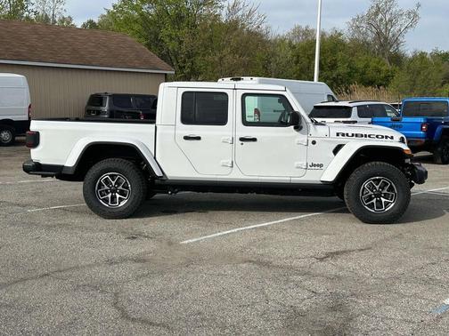 Bright White Clearcoat 2026 Jeep Gladiator Rubicon