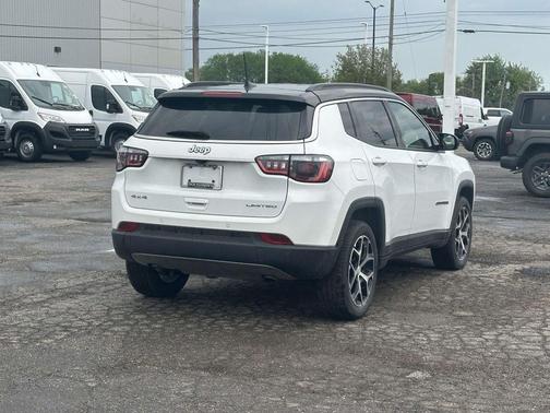 Bright White Clearcoat 2024 Jeep Compass Limited