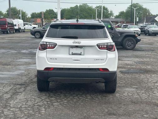 Bright White Clearcoat 2024 Jeep Compass Limited