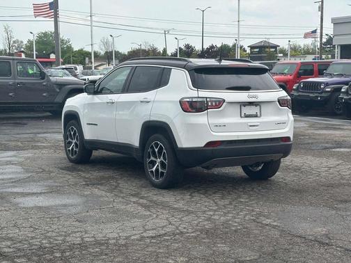 Bright White Clearcoat 2024 Jeep Compass Limited