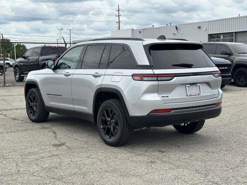 Silver Zynith 2026 Jeep Grand Cherokee L Laredo
