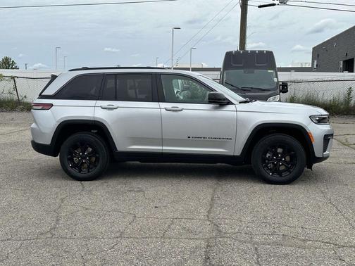 Silver Zynith 2026 Jeep Grand Cherokee L Laredo
