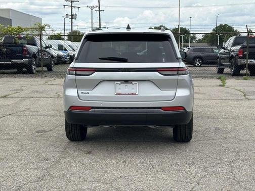 Silver Zynith 2026 Jeep Grand Cherokee L Laredo