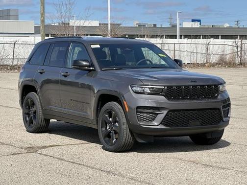 2025 Jeep Grand Cherokee Laredo