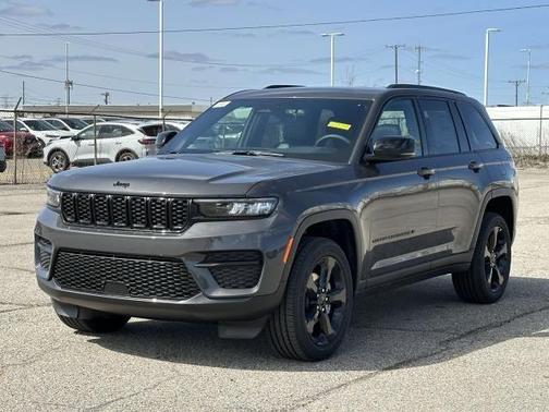 2025 Jeep Grand Cherokee Laredo