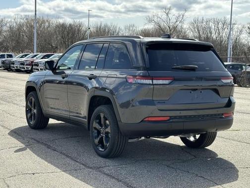 2025 Jeep Grand Cherokee Laredo