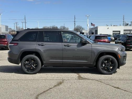 2025 Jeep Grand Cherokee Laredo