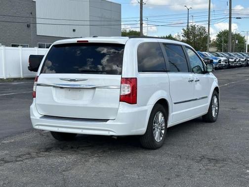 2015 Chrysler Town & Country Touring-L