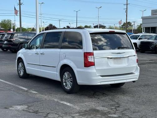 2015 Chrysler Town & Country Touring-L