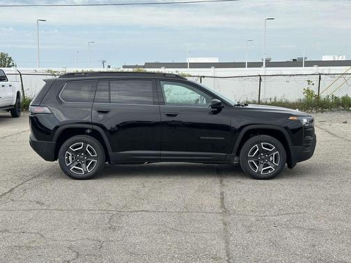 Diamond Black 2026 Jeep Cherokee LAREDO/LIMITED