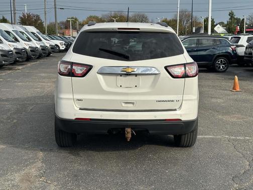White 2015 Chevrolet Traverse 1LT