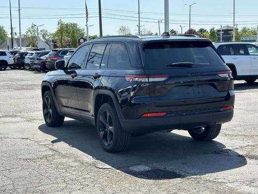 Diamond Black 2023 Jeep Grand Cherokee Altitude
