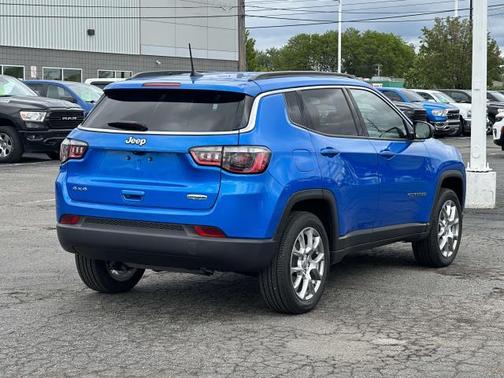 2022 Jeep Compass Latitude Lux