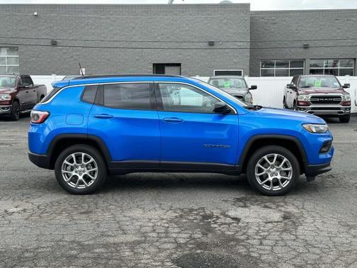 2022 Jeep Compass Latitude Lux