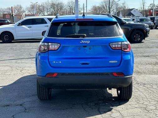 2022 Jeep Compass Latitude Lux