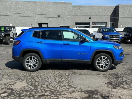 2022 Jeep Compass Latitude Lux