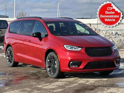 2026 Chrysler Pacifica Select