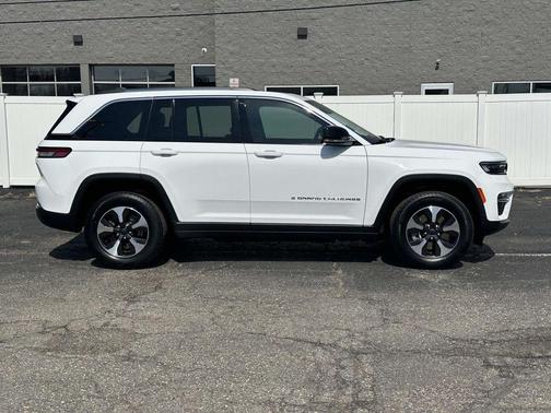 Bright White Clearcoat 2022 Jeep Grand Cherokee 4xe Base