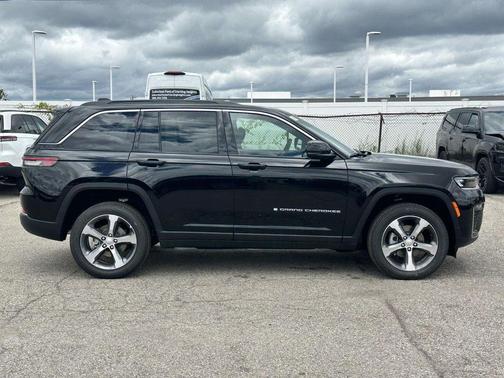 Diamond Black 2026 Jeep Grand Cherokee Limited