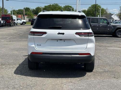 Bright White Clearcoat 2024 Jeep Grand Cherokee L Laredo