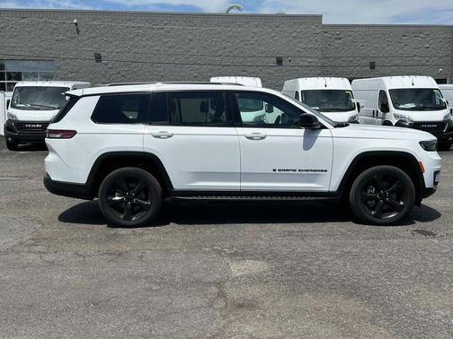 Bright White Clearcoat 2024 Jeep Grand Cherokee L Laredo