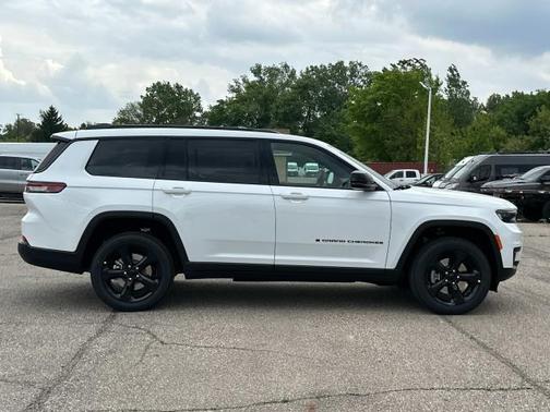 2025 Jeep Grand Cherokee L Laredo