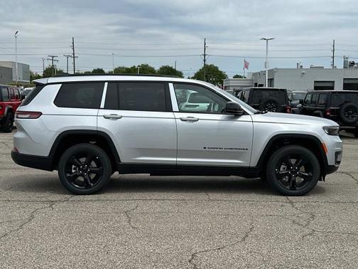 2025 Jeep Grand Cherokee L Laredo