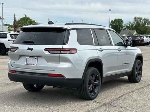 2025 Jeep Grand Cherokee L Laredo
