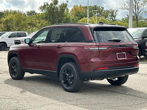 2025 Jeep Grand Cherokee Laredo