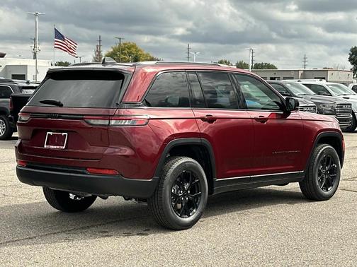 2025 Jeep Grand Cherokee Laredo