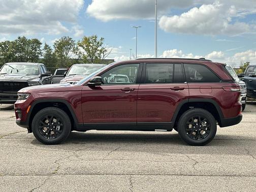 2025 Jeep Grand Cherokee Laredo