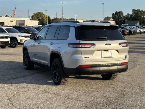 2025 Jeep Grand Cherokee L Laredo