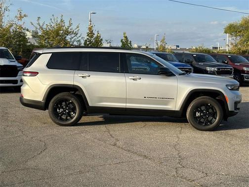 2025 Jeep Grand Cherokee L Laredo