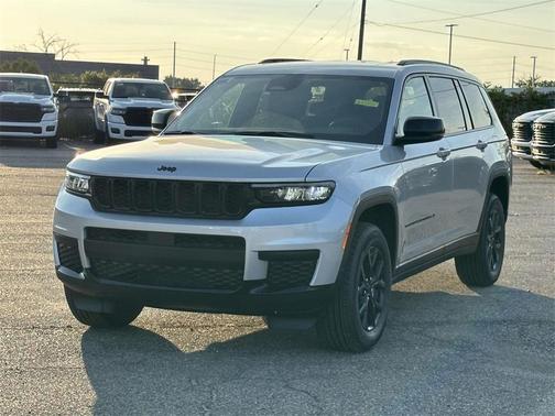2025 Jeep Grand Cherokee L Laredo
