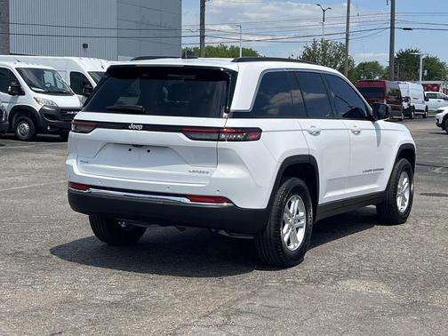 Bright White Clearcoat 2024 Jeep Grand Cherokee Laredo
