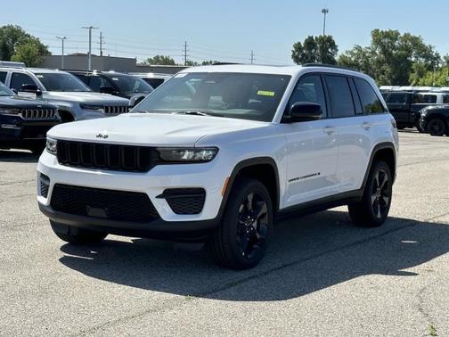 2025 Jeep Grand Cherokee Laredo