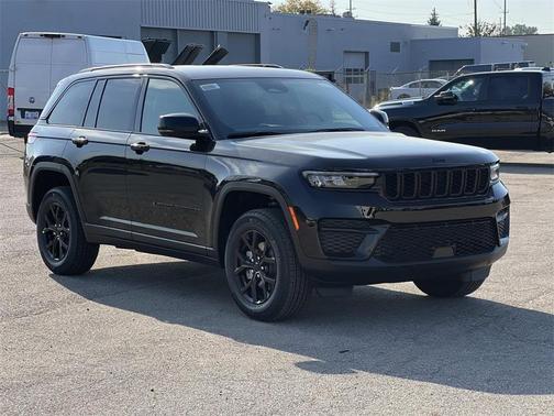 2025 Jeep Grand Cherokee Laredo