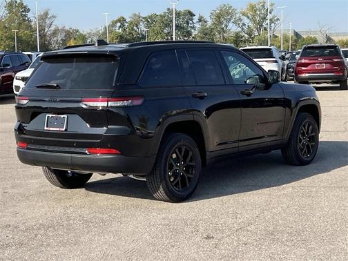 2025 Jeep Grand Cherokee Laredo