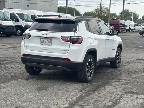 Bright White Clearcoat 2024 Jeep Compass Limited