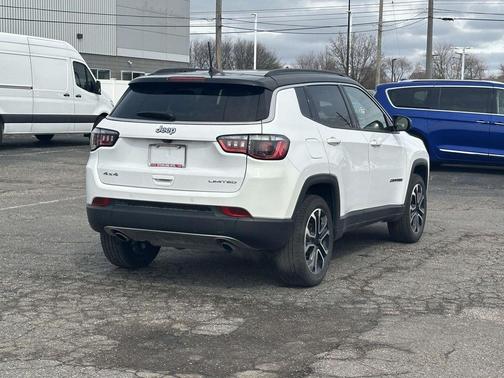 Bright White Clearcoat 2023 Jeep Compass Limited