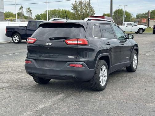 Brilliant Black Crystal Pearlcoat 2016 Jeep Cherokee Latitude