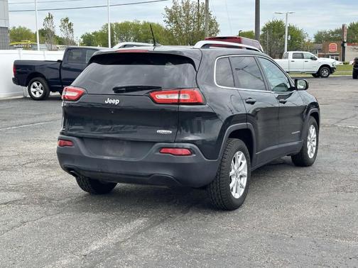 Brilliant Black Crystal Pearlcoat 2016 Jeep Cherokee Latitude